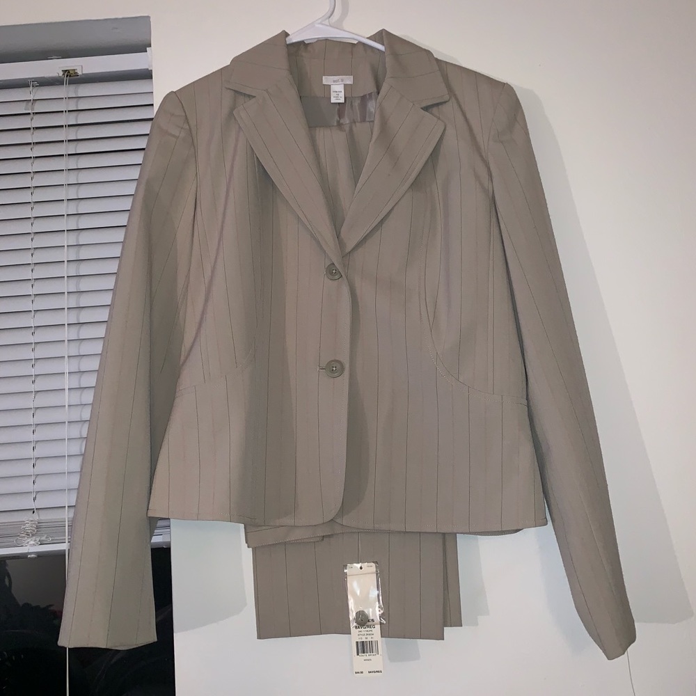 Kohl’s apt 9 pin striped grey suit/slacks